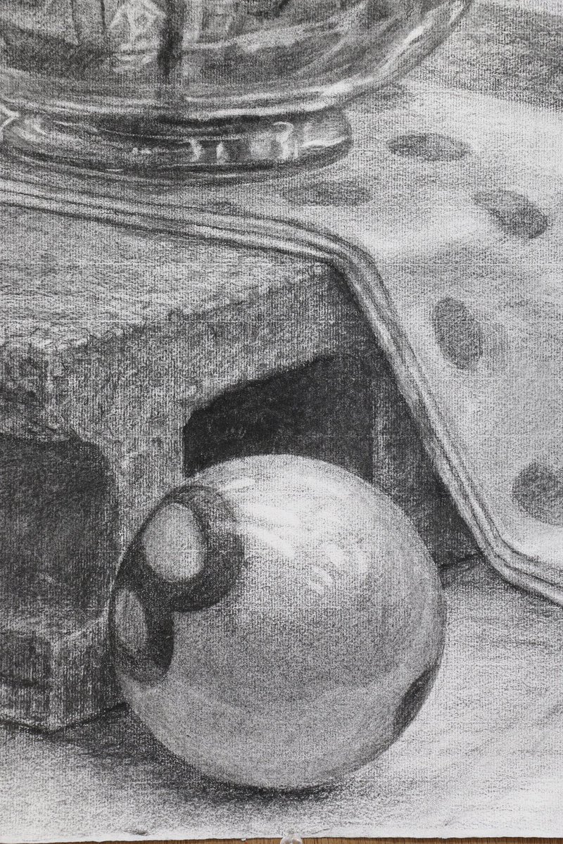 r_swamp83's tweet photo. 木炭静物デッサン5時間
2026 charcoal on paper
使用木炭:ヤナギ、ウコギ、ミズキ、自家製割り箸木炭、+ステッドラーマルスルモグラフブラックを少々
#木炭デッサン #金魚鉢 https://t.co/bWgHWgKHNO