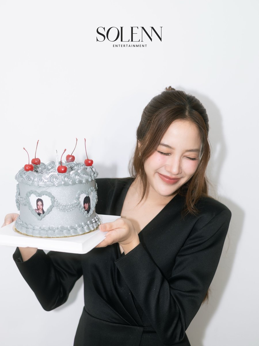 bee_nidarat_'s tweet photo. เค้กวันเกิดก้อนแรกของฟรีนในปีนี้🎂🌷

TP X Freen's Birthday Party
#TIMEPHORIAxSRCHAFREEN
#srchafreen https://t.co/erdgWsJtK3