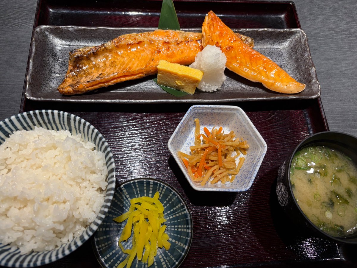 mjs_tokyo3's tweet photo. 先日お昼に鮭のはらす定食をいただきました！
脂がすごくのっていて美味しかったです🤭

今週もあと1日です！！
本日もお疲れ様でした🙇‍♀️
#mjs #ミロク情報サービス #企業公式つぶやき部 https://t.co/nUKoiEXMu5