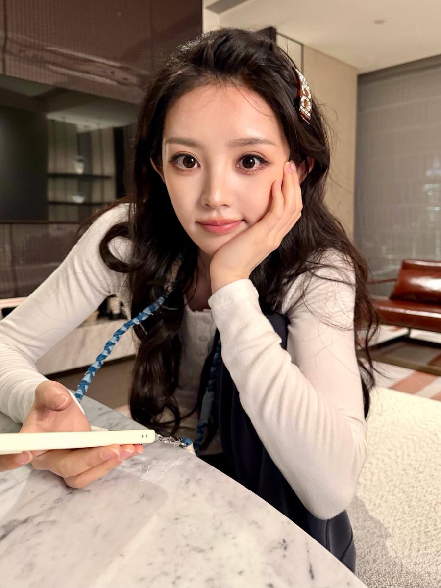 weistory97's tweet photo. ไม่มีหน้าม้าแล้วสวยขนาดนี้ละลายเลย💕 https://t.co/XfrK9taSMY