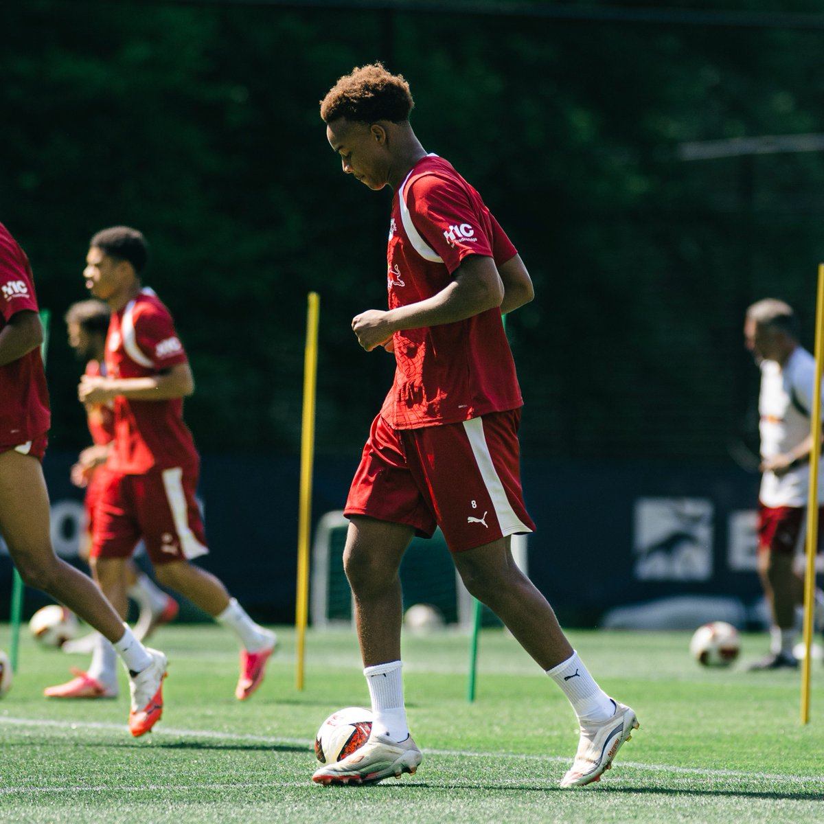 RBLeipzig's tweet photo. +++ Personal-Update | Tag 6 +++  

Nach einem Zusammenprall im Zuge eines Zweikampfes im gestrigen Training hat sich Assan #Ouédraogo im Bereich der Schulter verletzt. Im Laufe des Tages folgen weitere Untersuchungen.

Yan #Diomande absolviert ein individuelles Training.

Lukas #Klostermann setzt mit Leistenbeschwerden aus.

Abdoul #Kone absolviert weiter planmäßig sein Reha-Programm.