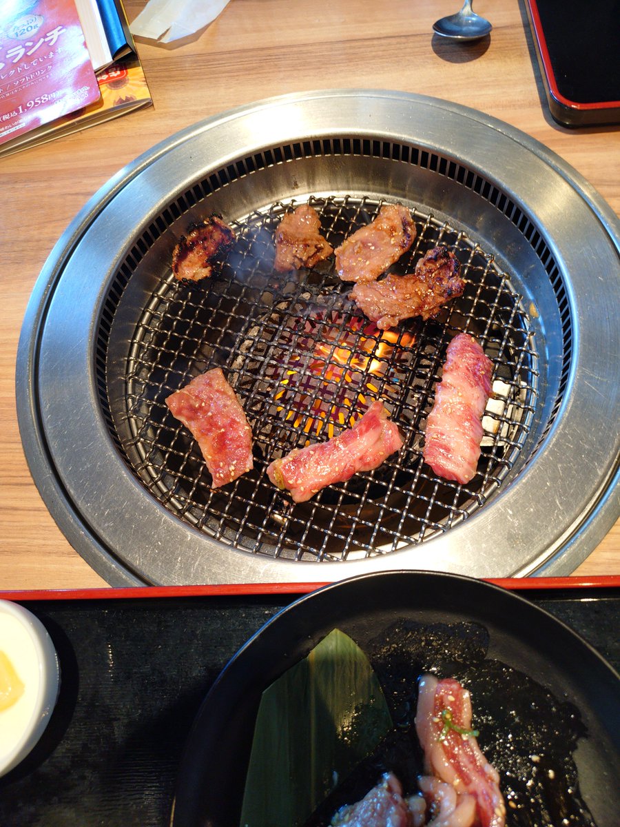 sugar1815ai0301's tweet photo. ( *ˊᗜˋ)ﾉꕤ*.ﾟｺﾝﾊﾞﾝﾜꔛ❣⃛
今日も一日、お疲れ様でした🥰🥰🙇🏻🙇🏻
昼食兼、晩ご飯に安楽亭に行ってきました🚗💨💨 しあわせ満腹ランチ🥩、美味しかったです😍😍💕 熱中症になりませんよう水分補給🚰しながら体調にお気を付けて素敵な夜をお過ごし下さいね✨
このあとも宜しくです🎀🩷🎀 https://t.co/It11DSfzaJ