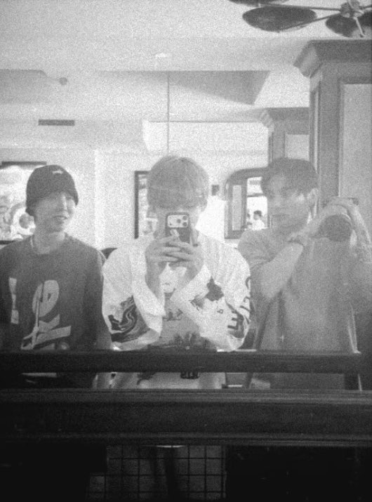 bblackjin's tweet photo. ดูปุ๊กแบกกล้อง ชั้นไม่แปลกใจละทำไมปุ๊กแบกกระเป๋าใหญ่ขนาดนั้น https://t.co/7XcEFpndy0