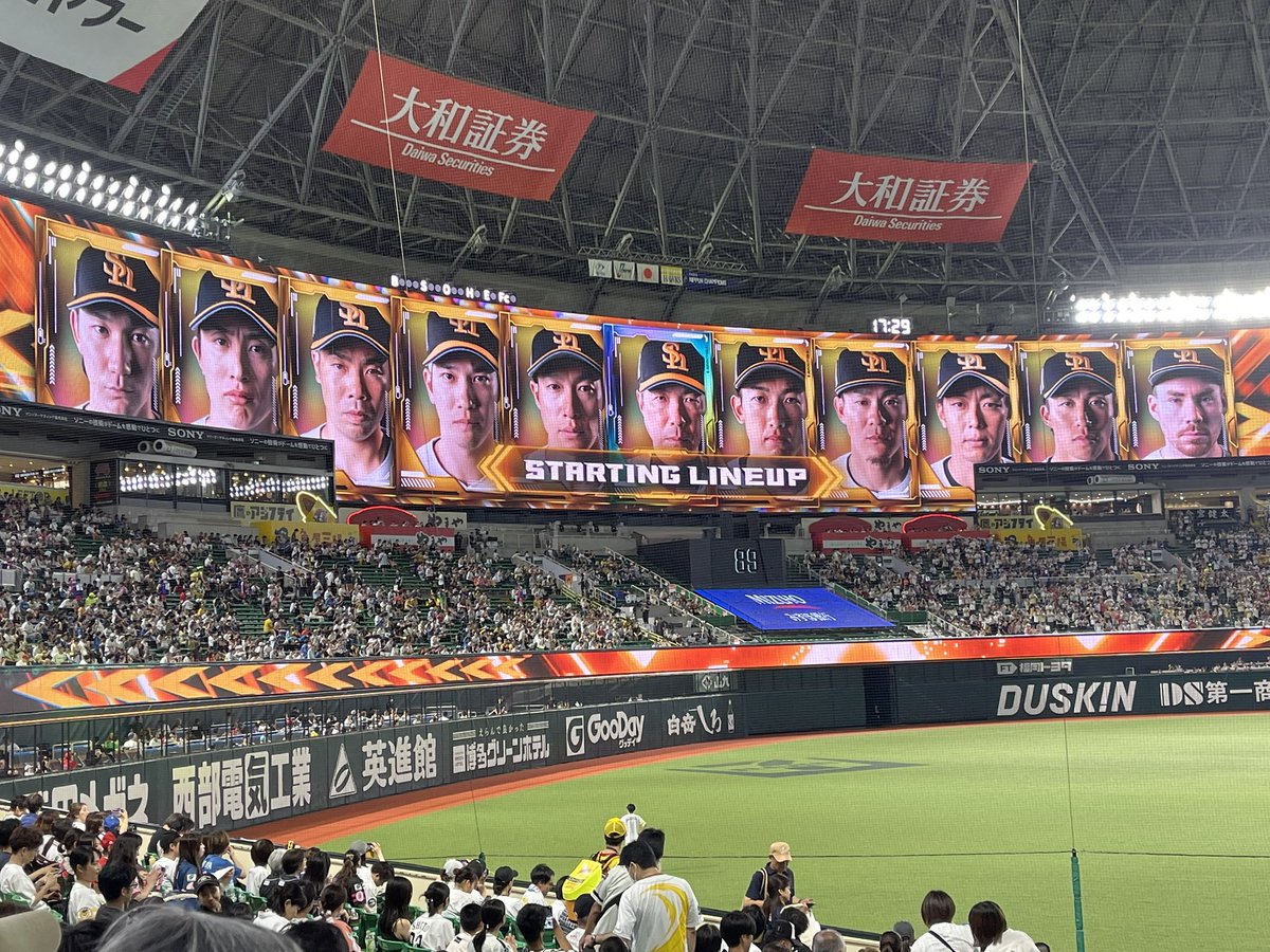 hiro_cx511's tweet photo. ８月初PayPayドーム⚾️
今月はあと３試合観戦予定‼️
乃木坂野球部も来てます。
連勝が続くように…
マジック減らしていきましょう。
今宮サード⁉️野村ショート⁉️
頼んだスチュアートjr.
福岡が勝つ‼️
#福岡ソフトバンクホークス
#乃木坂野球部 https://t.co/cOUCaDFh9b