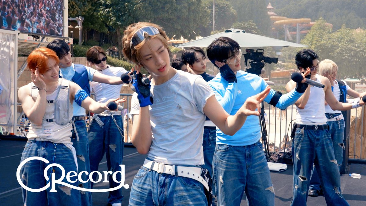 CRAVITYstarship's tweet photo. [🎥]
[C-Record] 무더위 날려드려요˖°🌊🎐⋆₊ l '2026 Water Music Pool Party &amp; 보령머드축제 K-POP SUPER LIVE' 비하인드

▶ https://t.co/h6UV1sLzXM

#CRAVITY #크래비티
#ReDeFINE
#AWAKE
#C_Record https://t.co/SBeIAKj8Vp