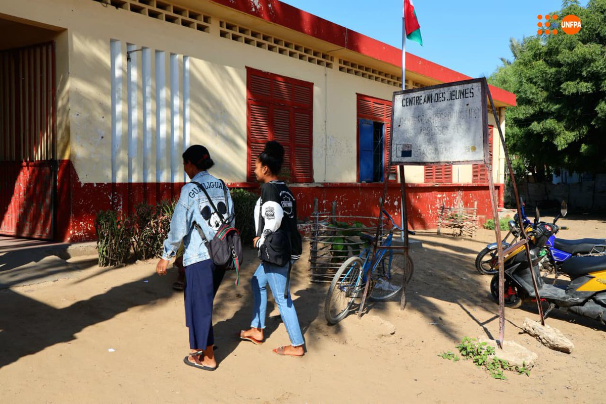 UNFPAMadagascar's tweet photo. "This Youth-Friendly Health Center taught me that every young person deserves a safe space to get informed &amp; access the essential services they need," — Juliana Andrianantenaina.

Juliana is one of 3️⃣0️⃣ #YoungPeerEducators trained in Tuléar 🇲🇬 thanks to support from #Norway🇳🇴 https://t.co/U4aLugY5zA