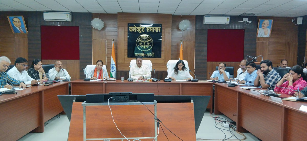 DmAmethi's tweet photo. आज दिनांक 06.08.2026 को कलेक्ट्रेट सभागार में आगामी स्वतंत्रता दिवस (15 अगस्त) की तैयारियों के दृष्टिगत संबंधित अधिकारियों के साथ बैठक कर उन्हें आवश्यक दिशा-निर्देश दिए। https://t.co/BXTy6RAsfr
