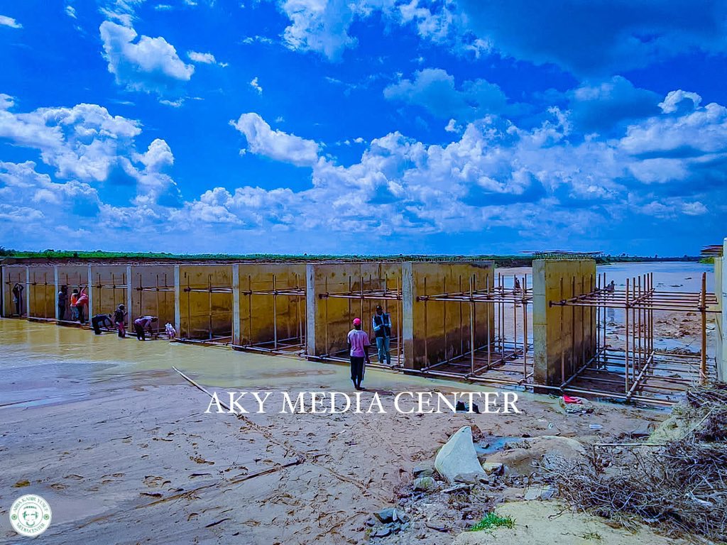 mudassirr_sml's tweet photo. The Ongoing Construction of the Dansoshiya Mega Bridge in Kiru Local Govt. Area.
A landmark infrastructure project by H.E, Gov. Abba Kabir, aimed at connecting communities, improving mobility, and enhancing economic opportunities for the people of Dansoshiya and surrounding areas https://t.co/xPnuoaddel