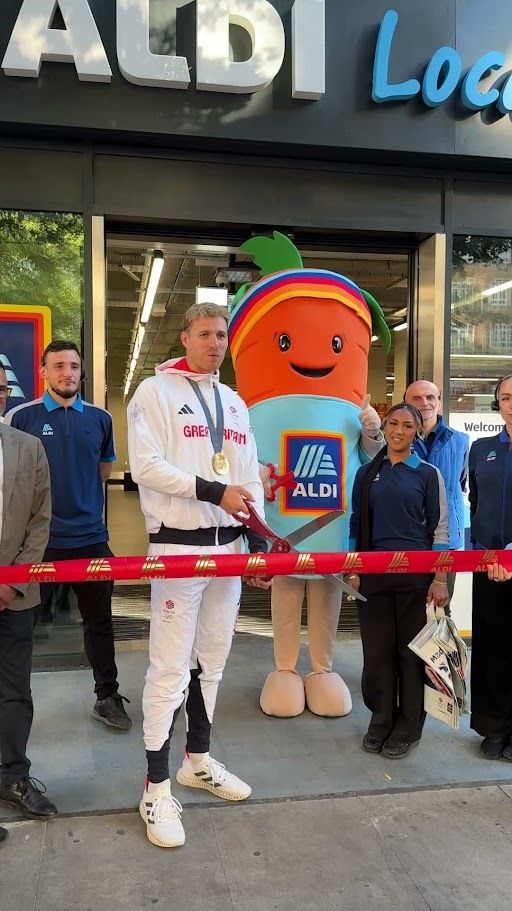 MarbleArchLDN's tweet photo. 📢 @AldiUK officially opened its doors on Edgware Road at 8am this morning. Olympic rower @rory_gibbs1 cut the ribbon to mark the occasion.
A warm welcome to Aldi, and to everyone who joined us to celebrate the opening!
#EdgwareRoad #MarbleArch #Aldi https://t.co/rgOeRItmFW