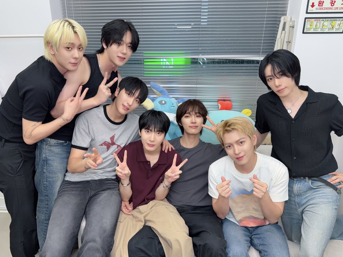 OmegaX_official's tweet photo. [📸]

Kooky X OMEGA X SPECIAL VIDEO CALL EVENT 🖤

더운 여름 오메가엑스와 함께한 시간이 잠시나마 시원했길 바라요~!
함께해 준 포애기들 너무 고맙고 항상 건강 조심하기! 🥰

#OMEGA_X #오메가엑스 #UNCAPPED #언캡트 https://t.co/2cuYBmF6Sk