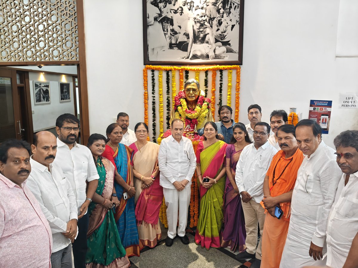 ThulaUma's tweet photo. ఆచార్య శ్రీ కొత్తపల్లి జయశంకర్ గారి జయంతి కార్యక్రమంలో 
📍 తెలంగాణ భవన్‌, హైదరాబాద్ https://t.co/LVWvQ95uZU
