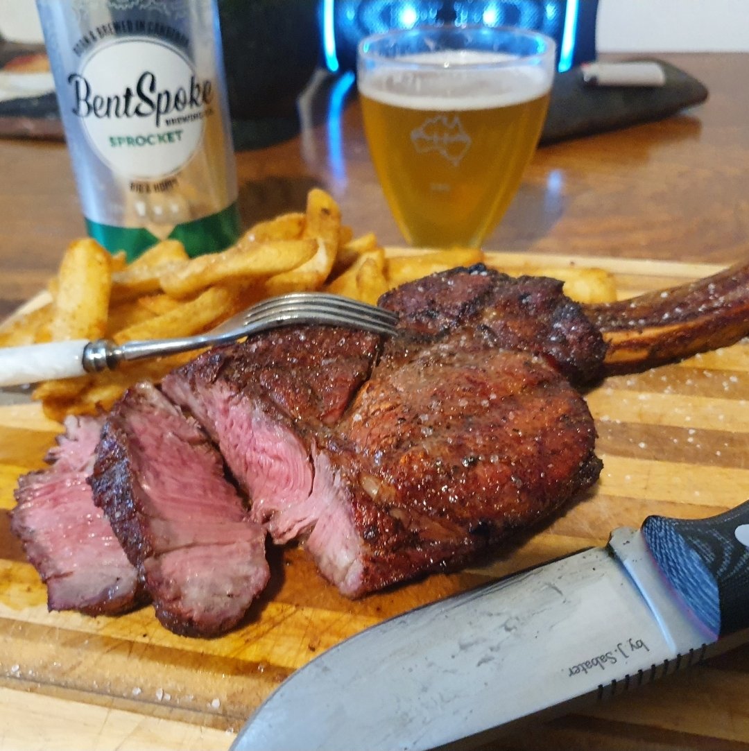 TechbayViking's tweet photo. My Steak and Chips. 🥩 also #glassware https://t.co/u0R697wUdK