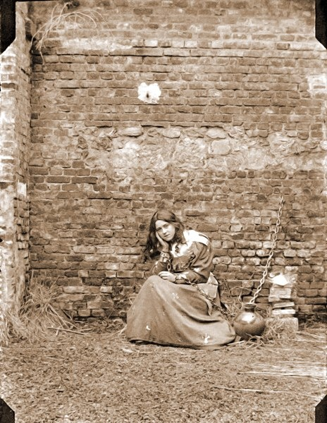 trad_west_'s tweet photo. This is the only photograph of a canonized Saint dressed as another saint.

Saint Thérèse dressed as Saint Joan d'Arc. https://t.co/mAKU9ZVdij
