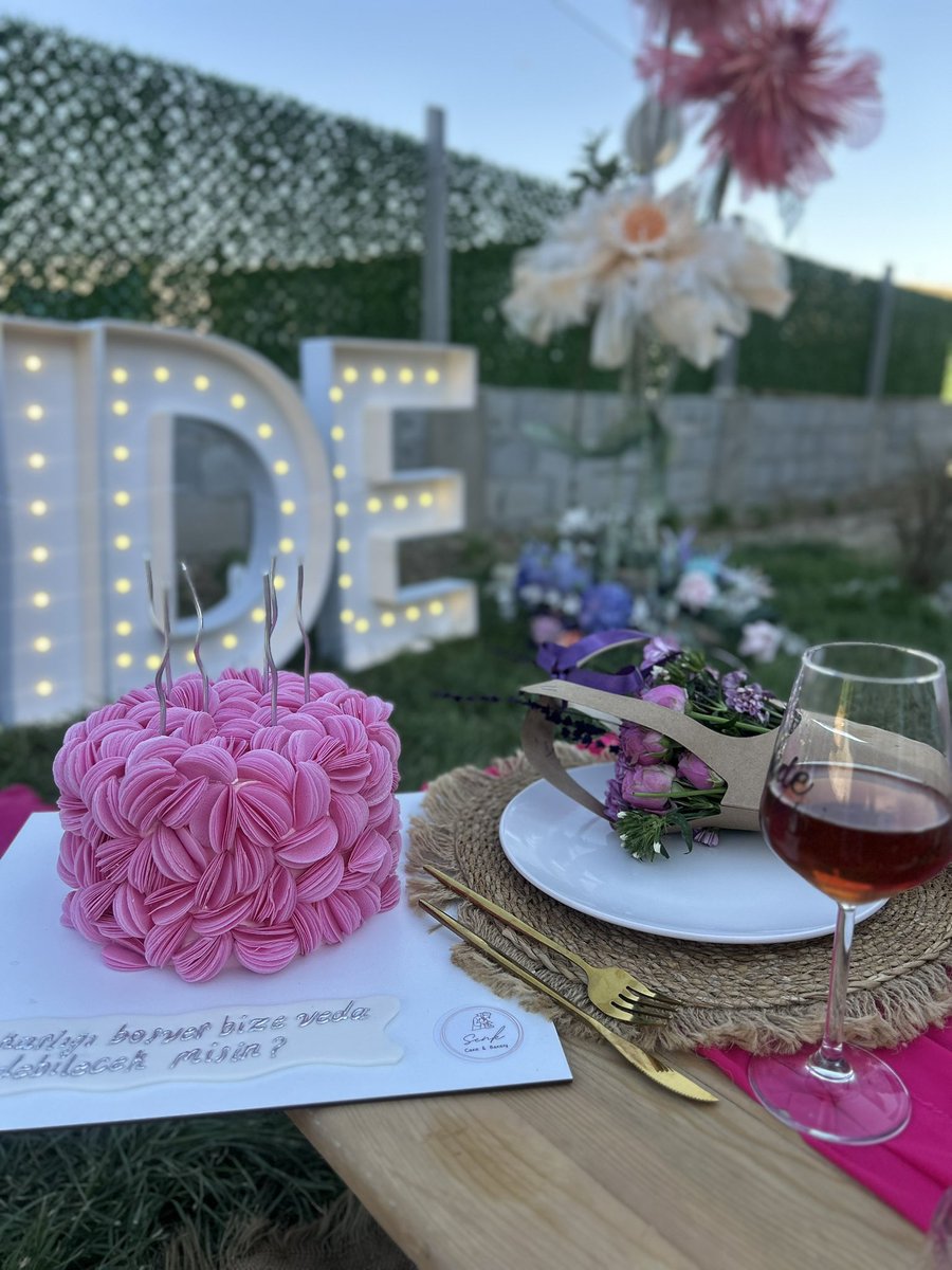 kzltnmlk's tweet photo. Bride era 🥂 https://t.co/qT9vNi9Euc