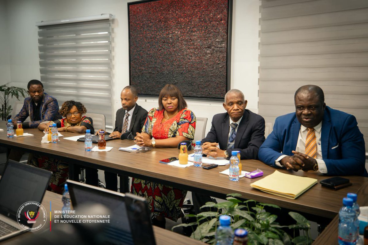 MinisterEDU_NC's tweet photo. MINEDUNC
6 août 2026 |

• La MinEtat @malu_raissa , a reçu en audience, une délégation de la FENAPHACO, venue solliciter l'appui du Gouvernement pour l'organisation de la Table ronde nationale sur l'éducation inclusive et la scolarisation des enfants vivant avec handicap en RDC.

• À l'issue des échanges, Raïssa Malu a salué cette initiative et invité les organisateurs à formuler des recommandations concrètes et applicables afin d'améliorer la prise en charge de ces enfants dès la rentrée scolaire 2026-2027. Elle a également instruit une équipe d'experts du MINEDUNC d'accompagner les préparatifs de la rencontre.

• Prévue du 11 au 13 août 2026 à Kinshasa, cette Table ronde réunira les ministères concernés, les partenaires techniques et les agences des Nations Unies afin d'identifier des solutions durables aux défis de la scolarisation des enfants vivant avec handicap.

#MINEDUNC #ÉducationInclusive