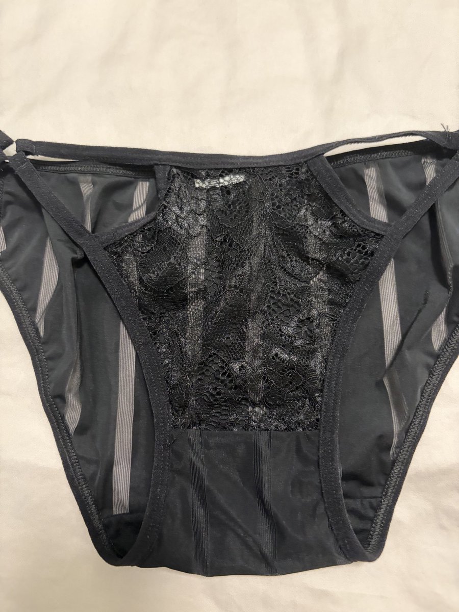 Arrrcher's tweet photo. Which underwear will she wear tomorrow https://t.co/jFCd60G7ff