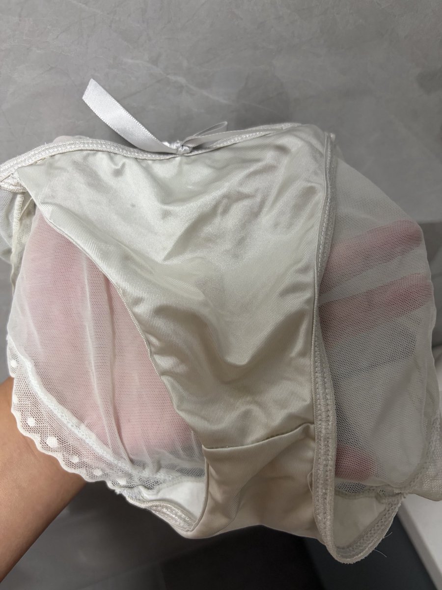 Arrrcher's tweet photo. Which underwear will she wear tomorrow https://t.co/jFCd60G7ff