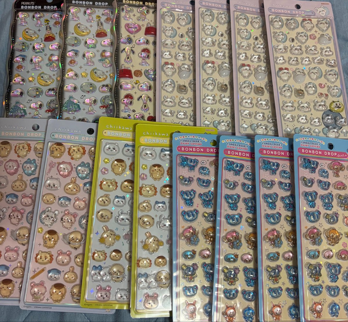 47monn's tweet photo. 【譲渡】スヌーピー ボンボンドロップシール ボンドロ 新作 churukira ボンドロ

譲)
スヌーピー 変装
スヌーピー たくさん
エンジェルブルー
ちいかわ

求)定価＋送料＋梱包費50円

1点につき画像2枚目または3枚目同数〜含む譲渡のみ

 #シール交換
#シール譲渡 https://t.co/vWfhDQVHE1