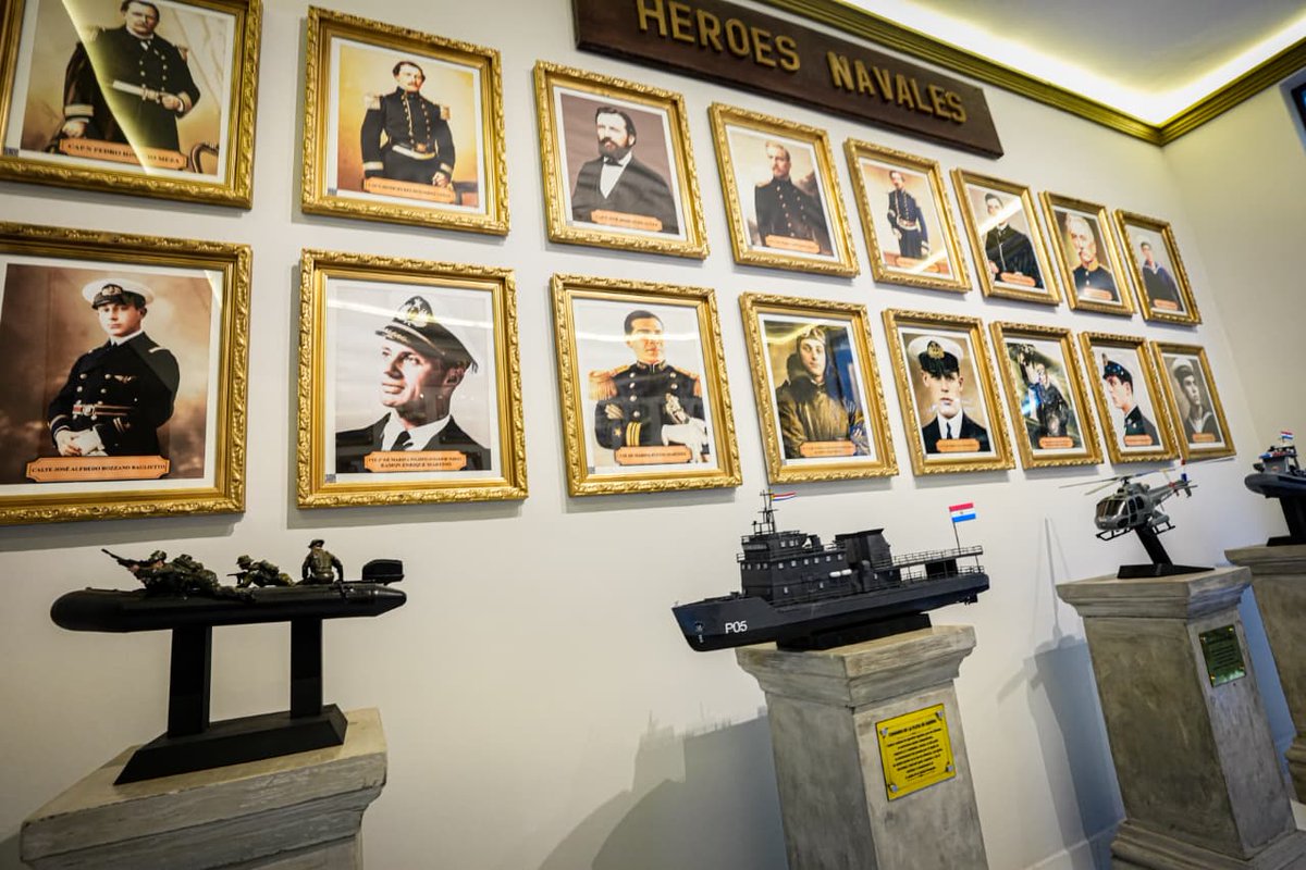 SantiPenap's tweet photo. Honrar la historia de nuestras Fuerzas Armadas es mantener vivo el legado de quienes sirven a la patria con valentía. En el Cuartel General del Comando de la Armada, inauguramos el Portal de Honor y Memoria, la Galería de Comandantes y Héroes Navales, y la Sala de Planificación y Dirección Estratégica. Damos este paso con el firme compromiso de seguir dotando a nuestras fuerzas de las herramientas necesarias para anticipar y enfrentar los desafíos del futuro.