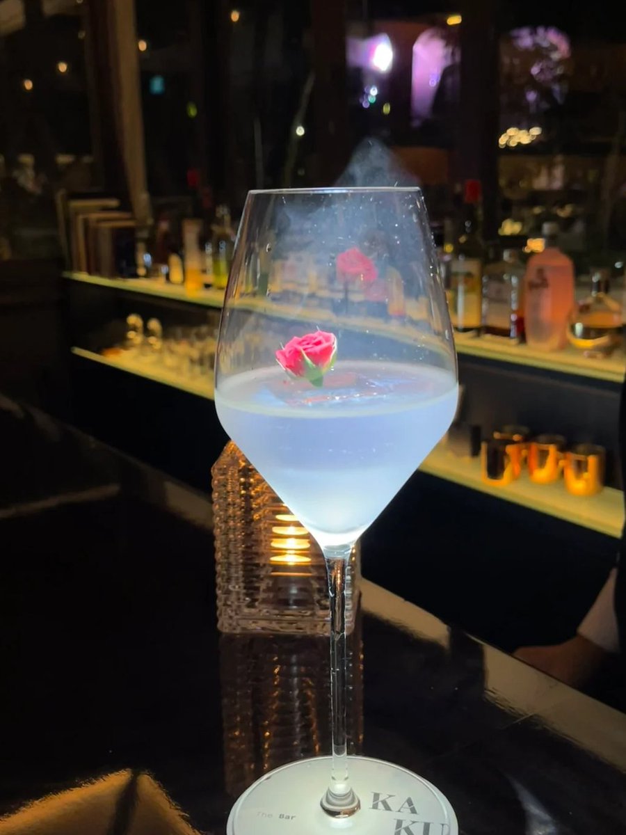 Rose_bnv's tweet photo. The bar is located on the second floor. It has only a few tables, so it's not crowded and offers a lot of privacy, making it suitable for small groups of friends to chat. https://t.co/OuJ46qMbD2