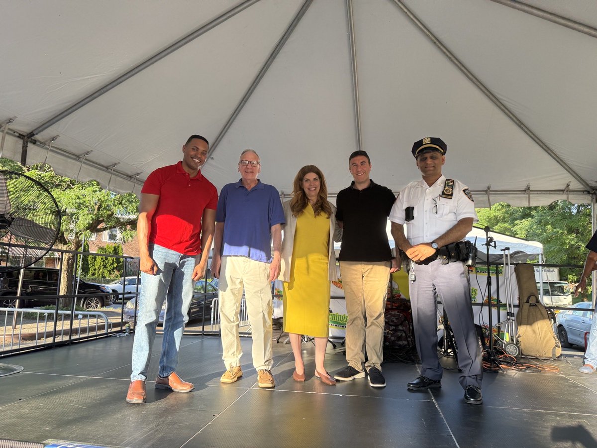 RitchieTorres's tweet photo. I was honored to join the Bronx community in celebrating the public service of the NYPD at National Night Out. https://t.co/qPdn9Grn2y