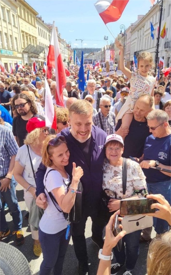 razemkozerca's tweet photo. @PatriociRAZEM @LukaszBok Nie wiesz o co chodzi, co? https://t.co/wuvq9FN2Pv