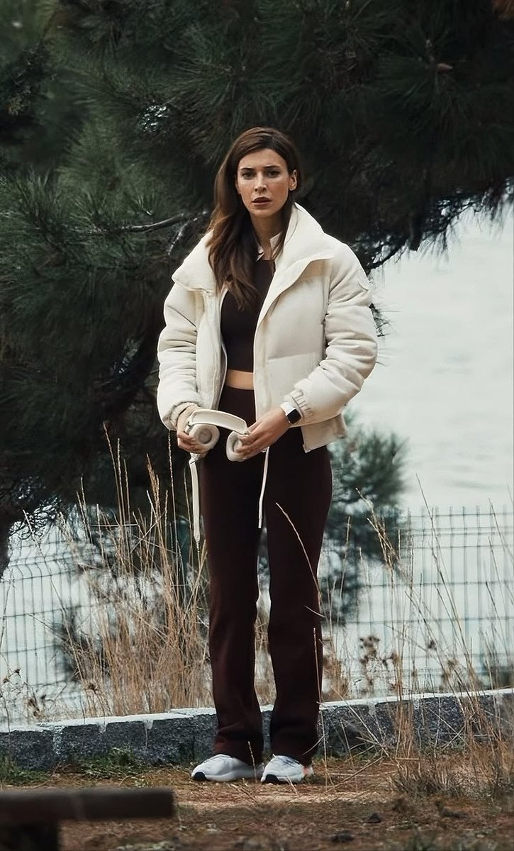 devrimozkanedit's tweet photo. Bu kadın aşırı mükemmel ya, insan ister istemez kıskanıyor. 🤍🔥
#DevrimÖzkan https://t.co/8EY2Y3KzOB