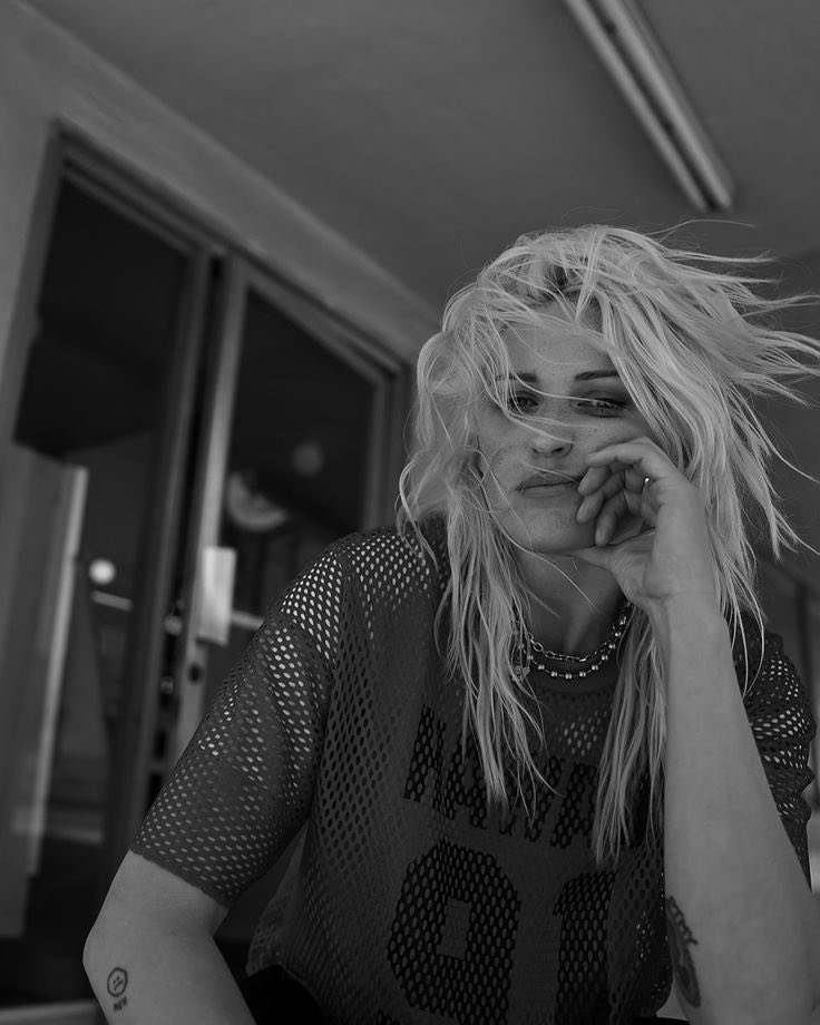 Frank_Gambit's tweet photo. Emily Armstrong appreciation tweet https://t.co/qkstNrMX7w