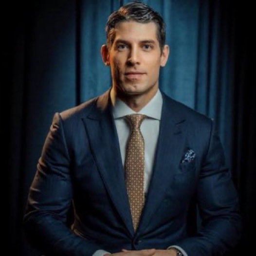 NewsLiberdade's tweet photo. 🚨URGENTE - NOVO confirma candidatura de Marco Antônio Costa, o Superman, ao senado de MG https://t.co/10DxZvPYBP