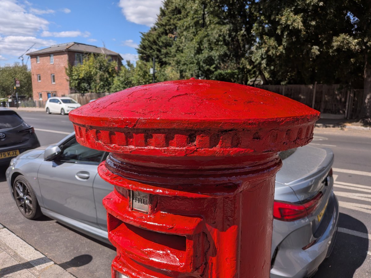 OurBellGreen's tweet photo. Many thanks to Cllr Nadja Penfold of the Green Party for managing to get this tired postbox a lick of paint on Southend Lane. #Bellingham #postbox #paint https://t.co/bREQkSdcER