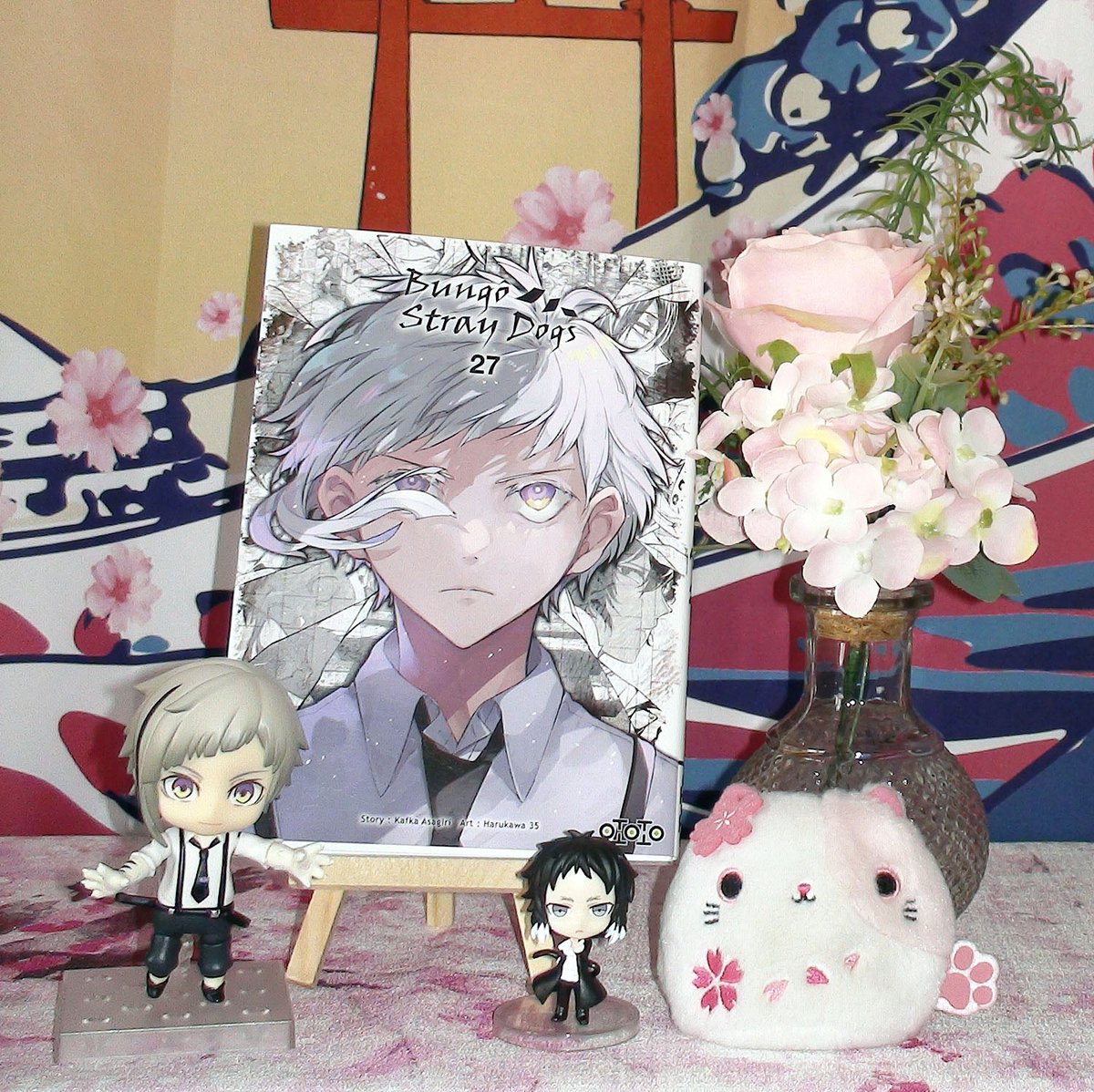 FleursdeSakura's tweet photo. Une lecture captivante avec le T 27 de Bungô Stray Dogs. @Ototoedition 

Vous aurez mon petit avis samedi dans mon article sur "Mes lectures de la semaine" 📚

➡️ Mon avis sur la série est ici :
https://t.co/TiaJwhESnK

Lisez- vous ce titre ? https://t.co/ncHgyuwu9k