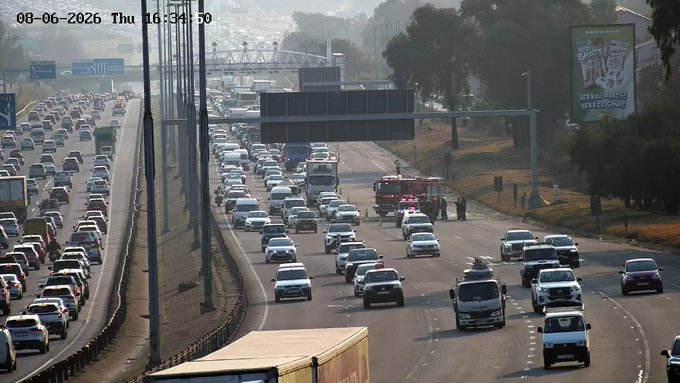 TrafficSA's tweet photo. JHB - N1 North ===> Buccleuch Interchange https://t.co/pjPoc2sy10