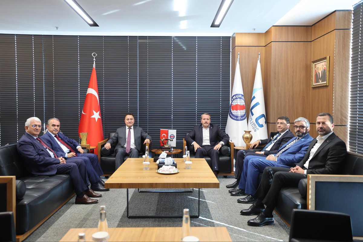 alibabacan's tweet photo. Memur-Sen ve Eğitim-Bir-Sen Genel Başkanı Sayın Ali Yalçın’a, babası merhum Selahattin Yalçın’ın vefatı dolayısıyla taziye ziyaretinde bulundum. 

Merhuma Allah’tan rahmet, Sayın Yalçın’a ve ailesine sabır diliyorum. Mekânı cennet olsun. https://t.co/ozXsFxUjWP