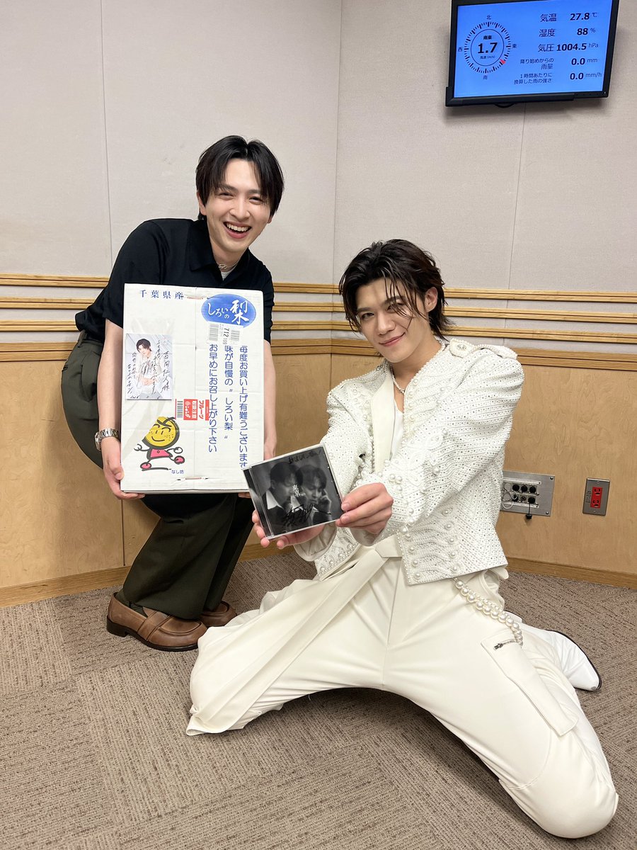 reco_thursday's tweet photo. ／
新浜レオンさんにご出演いただきました🔥🔥🔥
＼

ありがとうございました👀🎶✨
https://t.co/TVSB4MVGPp 

@niihamaLEON
#新浜レオン 
#吉田仁人 #文化放送 #レコメン https://t.co/O49Xv89L4t
