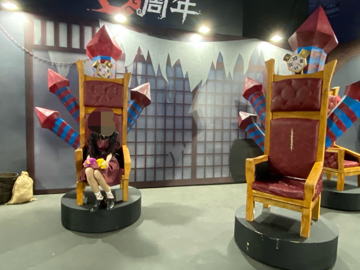 hbrs27's tweet photo. 自身が座るロケットチェア(動くver)
ポツン……てなってて多分地下吊りされて誰も救助来てないんだと思う😞
外から見れる選手たちの巨大画像(自由にメッセージ書ける)

覇者ぽっぽヽ(；▽；)ノ！！！ https://t.co/f06hdamW9R