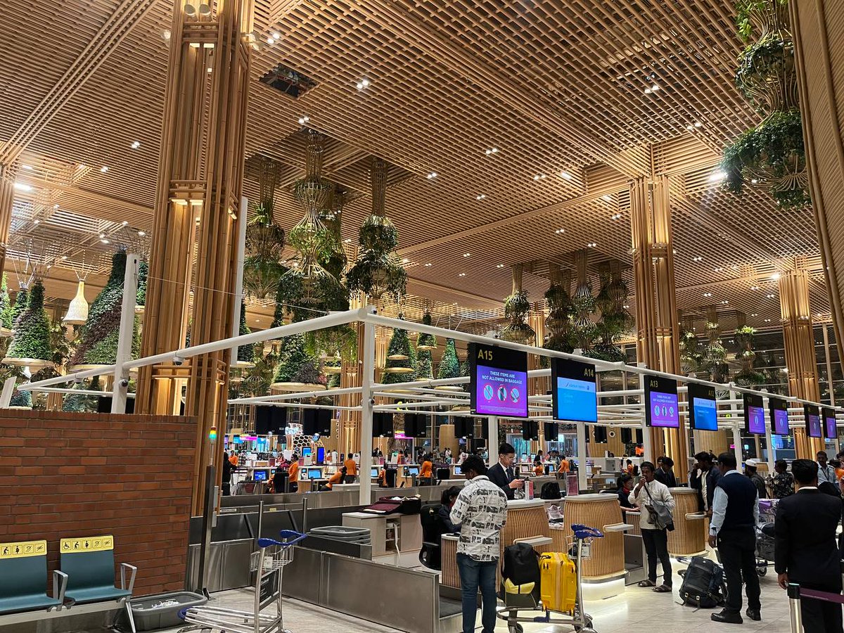 ungarson's tweet photo. @MarioNawfal I've been to India, and to be exact to Bangalore. They have the best airport I've ever seen. 🤷‍♂️ I'm not an Indian, I'm just a traveller. https://t.co/6PenYixyy3
