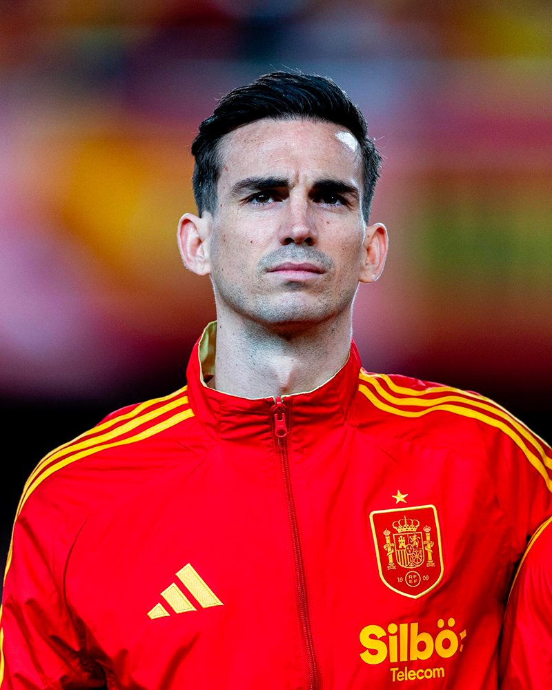 Cr7stianismo_'s tweet photo. -Ha ganado dos Champions seguidas.
-España no ha perdido nunca con él en el campo.
-Campeón del mundo y de la Eurocopa.
-Un tío sencillo, sin ninguna polémica.
-Nadie sabe quién es su representante.
-Tiene las dos rodillas sanas.
-No es una rata.
Florentino hazlo joder. Hazlo. https://t.co/mvYq58K7Tw