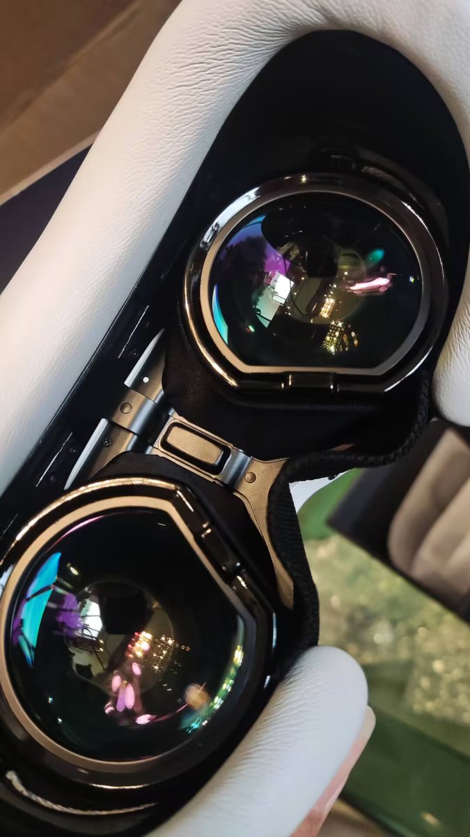 pimaxofficial's tweet photo. Mura-free: Luxury or necessity? We went with the latter. You?
#pimax #vr #pcvr #dreamair #vrgaming https://t.co/cGBHYjRViz