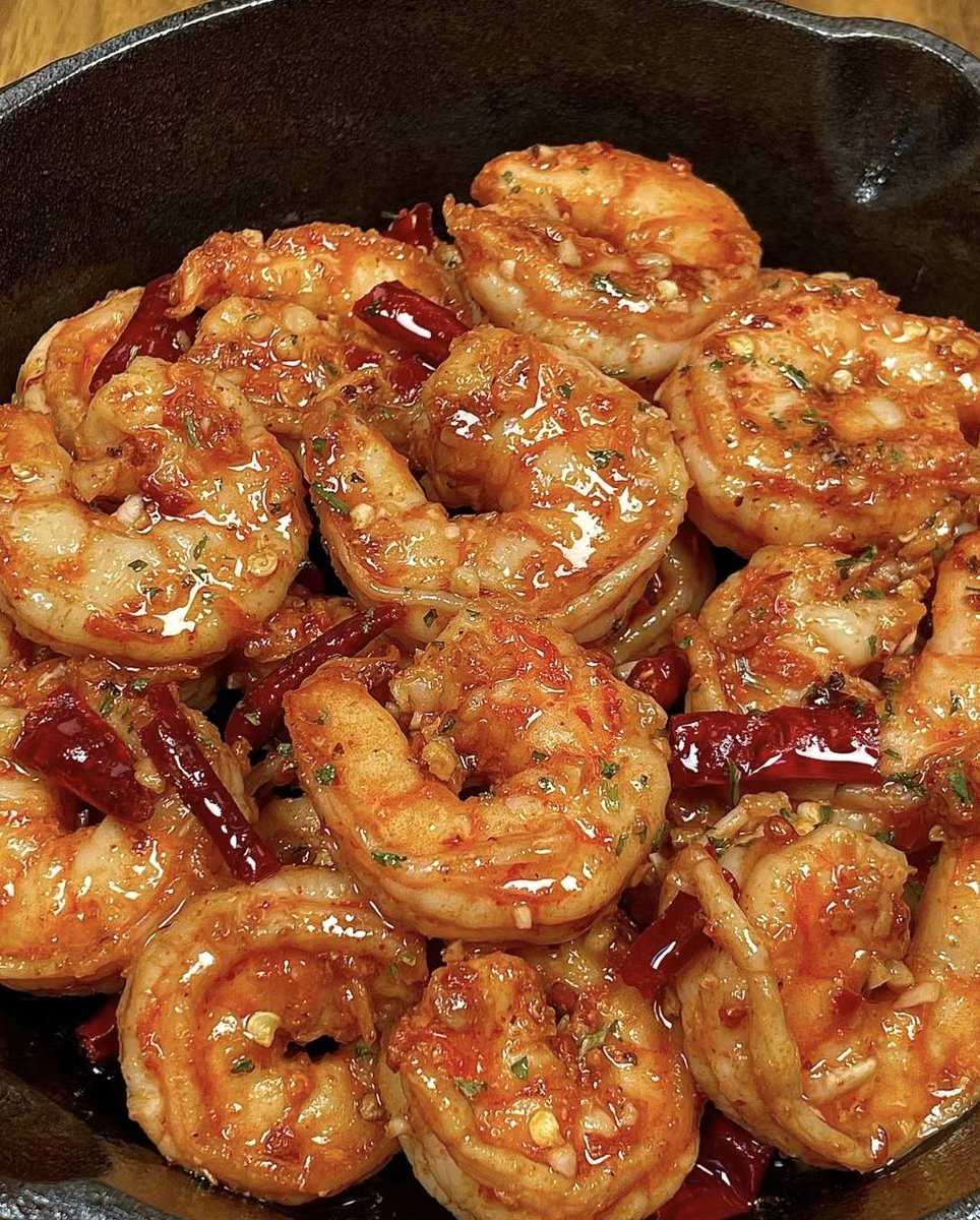 JanardanVaity's tweet photo. Spent this cozy evening cooking garlic butter shrimp with a side of fresh green beans and crusty bread — simple, warm, and perfect for a quiet night in ， https://t.co/4RKA3Rn2TI