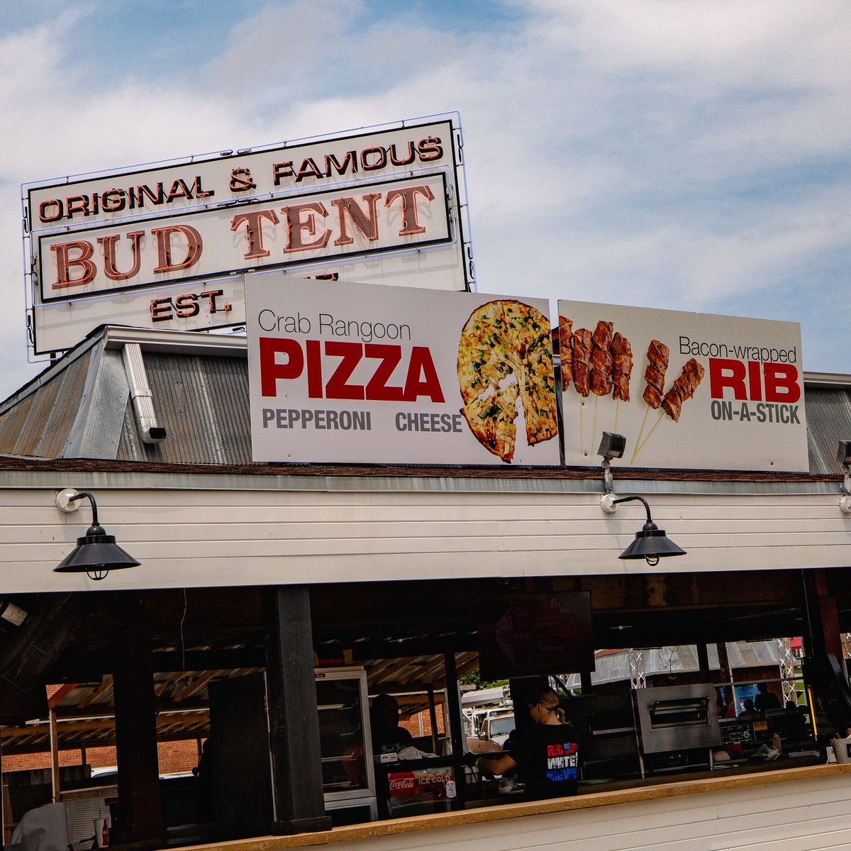 TheBudTent's tweet photo. The Bud Tent may be famous for its cold drinks, but don't overlook the food. 🍻🌭

This year's menu is packed with fair favorites you'll want to try, including a giant pork tenderloin, chicken tenders, hot dogs, bacon-wrapped ribs, chicken spiedini, pizza, and more.

Come hungry! https://t.co/gTPmY3U9TM