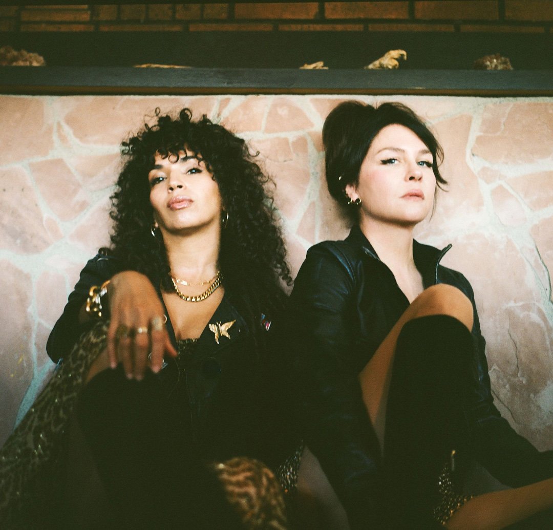 mattstev22's tweet photo. New issue of Shindig magazine 🎶
includes brief one page feature on The Ettes.Ample space to discuss their long hiatus,a new album,just released EP - Passionate Liars and their superb cover of Gene Clark's On The Run🐦
https://t.co/sOvLMTZwSC
#ettes #geneclark https://t.co/9Pdf82s43X