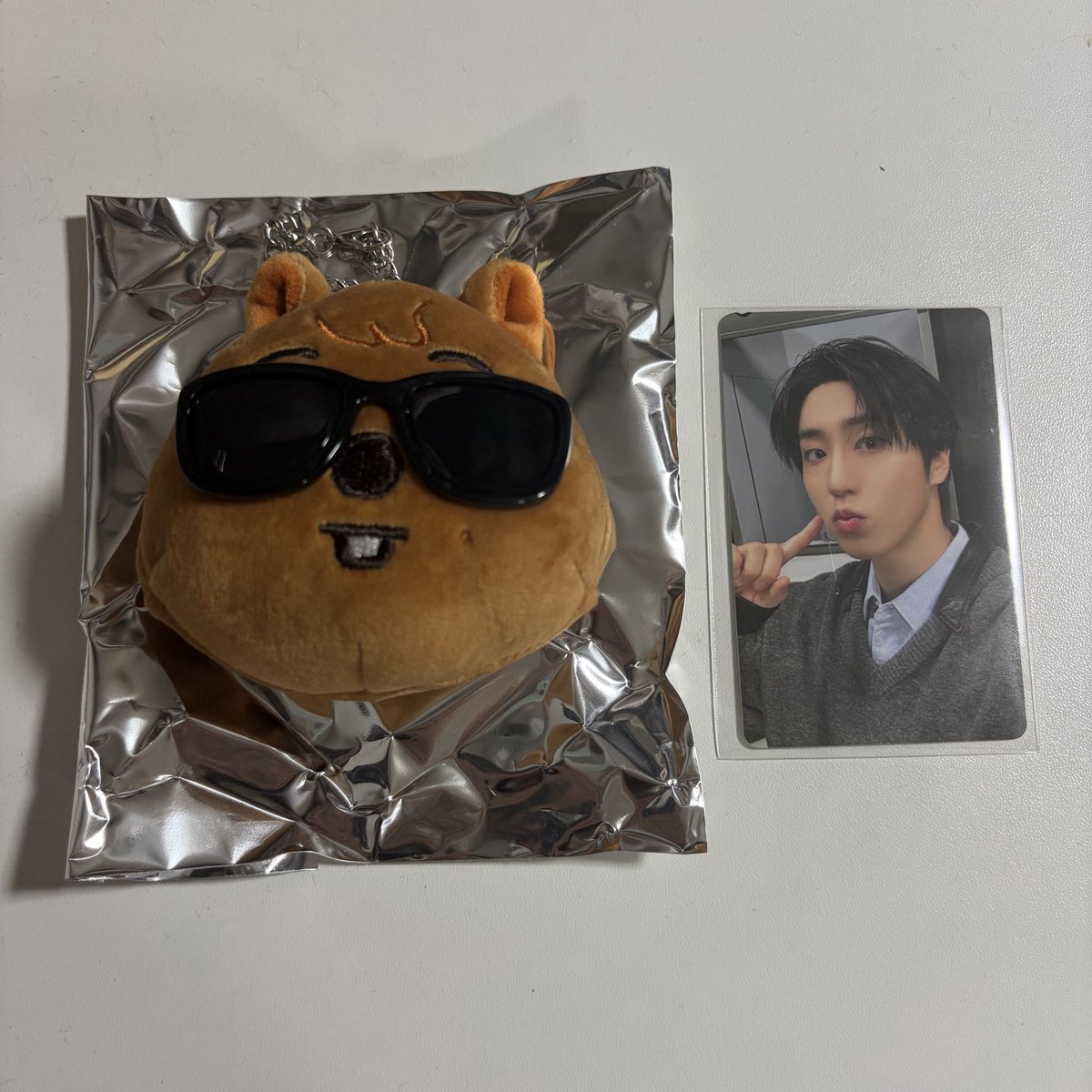 Lee_IN_Han_Know's tweet photo. Stray Kids スキズ  RUN IT JAPAN 
グッズ 特典 トレカ 1万円トレカ 交換

譲）ハン特典
＋ハンクォッカ ランダムフェイスキーホルダー

求）リノ特典

国立手渡し、都内手渡し、郵送にて交換希望
お気軽にリプお願いします。 https://t.co/pQAtMJo2Zw