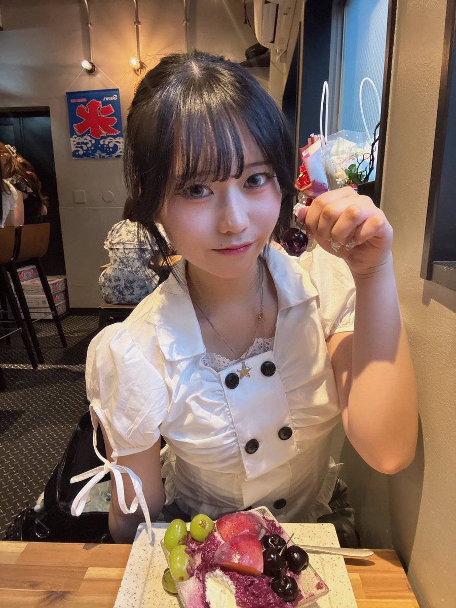 amenyan277's tweet photo. 高いかき氷食べた https://t.co/oELGxS30JC