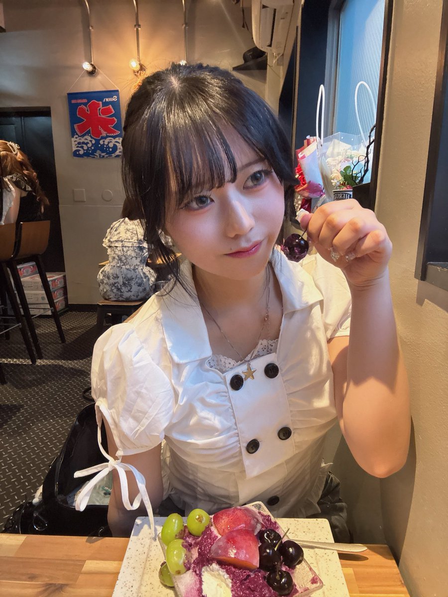 amenyan277's tweet photo. 高いかき氷食べた https://t.co/oELGxS30JC