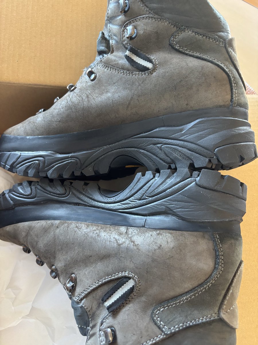 kosuke_030160's tweet photo. 登山靴
ソール交換から帰ってきました🥾
#Raichle
#vibram https://t.co/n38hT5P8uw