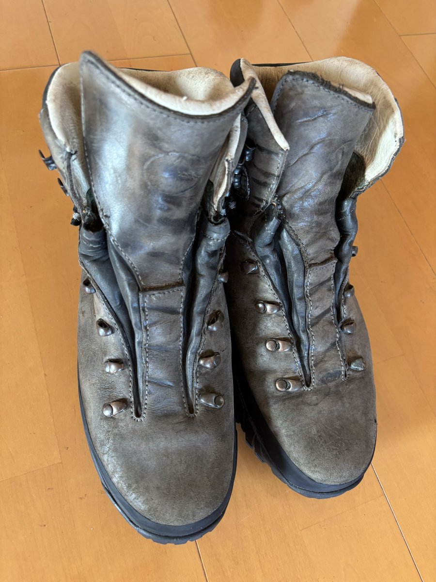 kosuke_030160's tweet photo. 登山靴
ソール交換から帰ってきました🥾
#Raichle
#vibram https://t.co/n38hT5P8uw