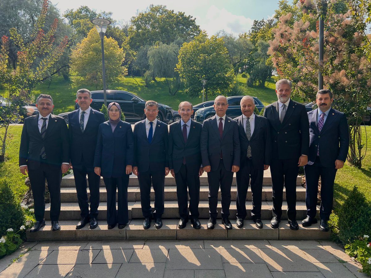 bybekirbozdag's tweet photo. Şanlıurfa Milletvekilimiz @ibrahimeyyupogl ev sahipliğinde Şanlıurfa Milletvekillerimiz  @eminonen, @ProfDrDusak, @malicevheri, @ibrahimeyyupogl,
@CYAZMAC, @HikmetBasak_63, @av_mfaruk
ve AK Parti Şanlıurfa İl Başkanımız
@milhamigunbegi ile Türkiye Büyük Millet Meclisi'nde biraraya geldik.  

Şanlıurfamızda devam eden ve plananan yatırımları ile Şanlıurfalı hemşerilerimizin sorunlarını ve taleplerini değerlendirdik.   

Şanlıurfamızda bugüne kadar olduğu gibi bundan sonra yatırımların ve projelerin hayata geçirilmesi ve hemşehrilerimizin sorunlarının çözümü, taleplerinin yerine getirilmesi öncelikli ve değişmez gündem maddemizdir. 

Her şey Şanlıurfa için.