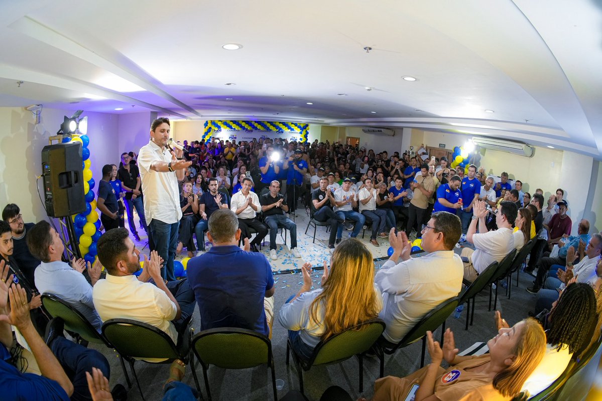 PSDBoficial's tweet photo. O Maranhão mostrou a força e o crescimento da Federação PSDB/Cidadania! 

Em uma grande convenção estadual, que reuniu lideranças de mais de 100 municípios maranhenses, a Federação homologou sua chapa para as eleições de 2026, com 18 candidaturas à Câmara dos Deputados, e confirmou Juscelino Filho como candidato à reeleição.

O encontro também consolidou a participação do PSDB na chapa ao Senado, com Fernando Fialho como primeiro suplente de André Fufuca, além de marcar a filiação de novos prefeitos ao partido, fortalecendo a presença tucana nos municípios maranhenses.

Foram filiados ao PSDB os prefeitos Luís Fernando (Humberto de Campos), Walter Azevedo (Sucupira do Riachão), Raimundinho da Audiolar (Presidente Dutra), Nonatinho (Matões), Adriano Freitas (São Vicente Ferrer), Jailson Fausto (Lima Campos) e Bira (Graça Aranha).

Liderada pelo presidente estadual do PSDB, Juscelino Filho, a convenção reuniu união, mobilização e novas lideranças em torno de um projeto que segue ampliando sua presença no Maranhão.

#PSDB #Maranhão #FederaçãoPSDBCidadania #Política
