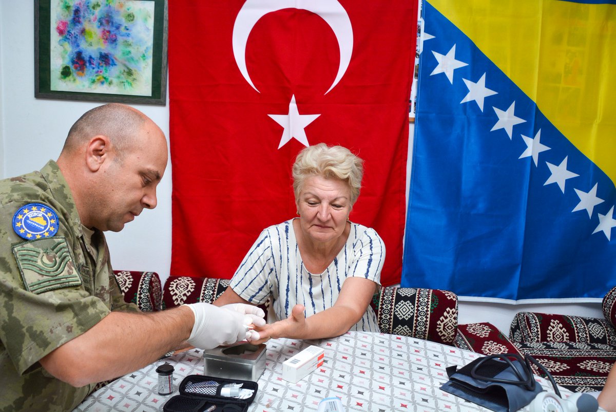 tcsavunma's tweet photo. 🇹🇷🇧🇦 Bosna Hersek'te Sağlık Desteği

Bosna Hersek Türk Temsil Heyeti Başkanlığı tarafından Sivil Asker İş Birliği faaliyetleri kapsamında, Jablanica bölgesinde yaşayan Bosna Hersek vatandaşlarına sağlık taraması ve diş muayenesi gerçekleştirildi.

Toplum sağlığına katkı sunmayı amaçlayan faaliyet kapsamında vatandaşlara koruyucu sağlık hizmetleri sunulurken Türkiye ile Bosna Hersek arasındaki dostluk ve iş birliği de pekiştirildi.

#MillîSavunmaBakanlığı