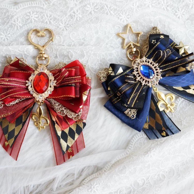 Lanoche_id's tweet photo. Halo semuanya! 🥹✨ Udah lama nggak buka PO. Kalau aku buka PO gantungan pita vintage seperti ini, ada yang berminat nggak? 👀💚

#keychainvintage #gantungantas https://t.co/2h3QqdnGCf